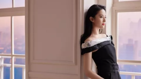 一家三口开飞机回老家