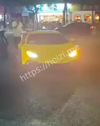 新兰博基尼被撞