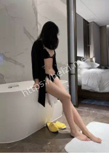 秦嘉妮黑丝眼镜清纯视频