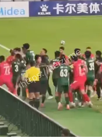 足球比赛看台安全问题