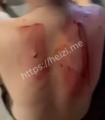 精神小伙小妹深夜口角血案