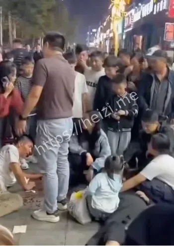 女子嘴欠引发群殴细节