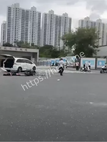 电动车面包车相撞