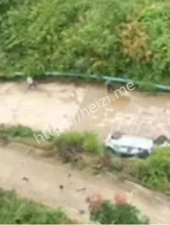 沪昆高速五车追尾