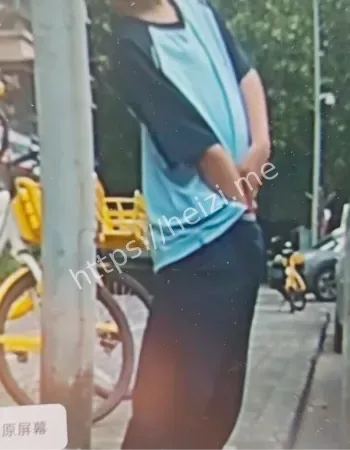 路边打飞机二次元漫画