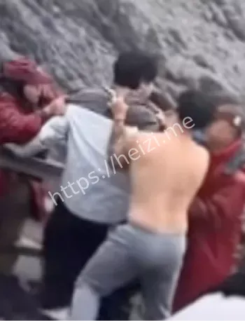 云南旅游吸烟乱象曝光