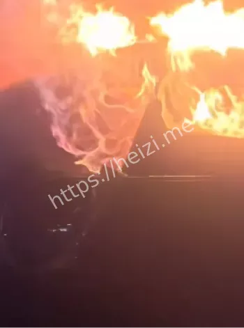 AB柱完好气囊全爆逃生机制