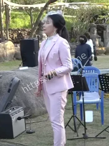 40岁单亲妈妈虐待10岁女儿