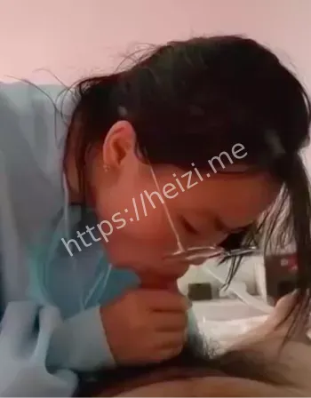 反差眼镜娘床照