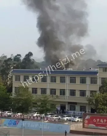 操场学生受伤医院急救