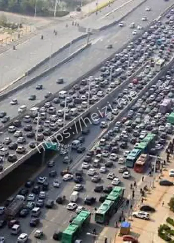 郑州高速堵车火锅