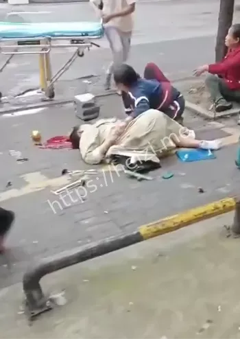 湖北山城赶集高峰车祸