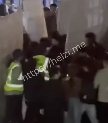 引发严重踩踏事件