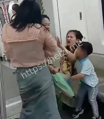 堂姐妹持伞互殴