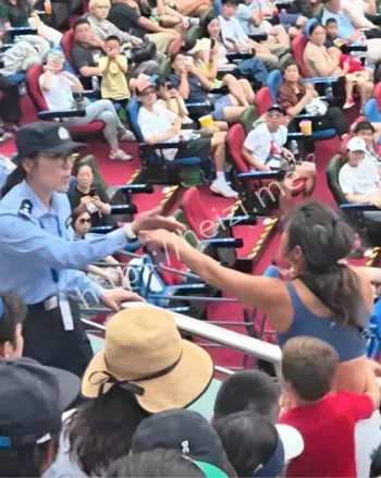 比赛中止被拖出