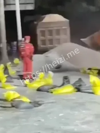 广西邕江堤坝天坑事故