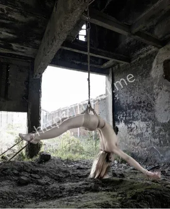 邓乔馨定制黑丝吊带高清图