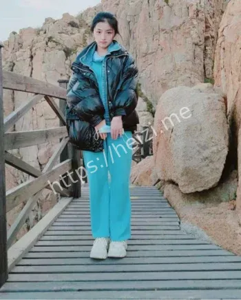 邓乔馨吊带黑丝流出