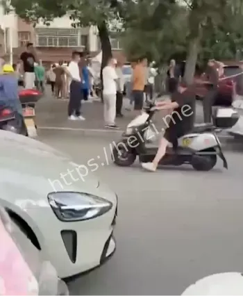 原配老公提刀砍杀