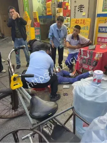 赵某持刀袭击学生