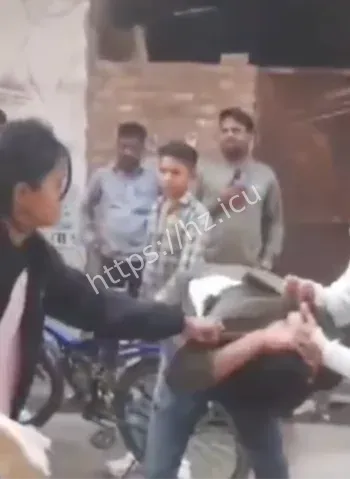 印度街头袭胸事件