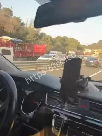 浙江隧道多车追尾起火原因