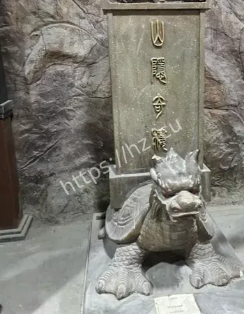 潭底的神秘空间